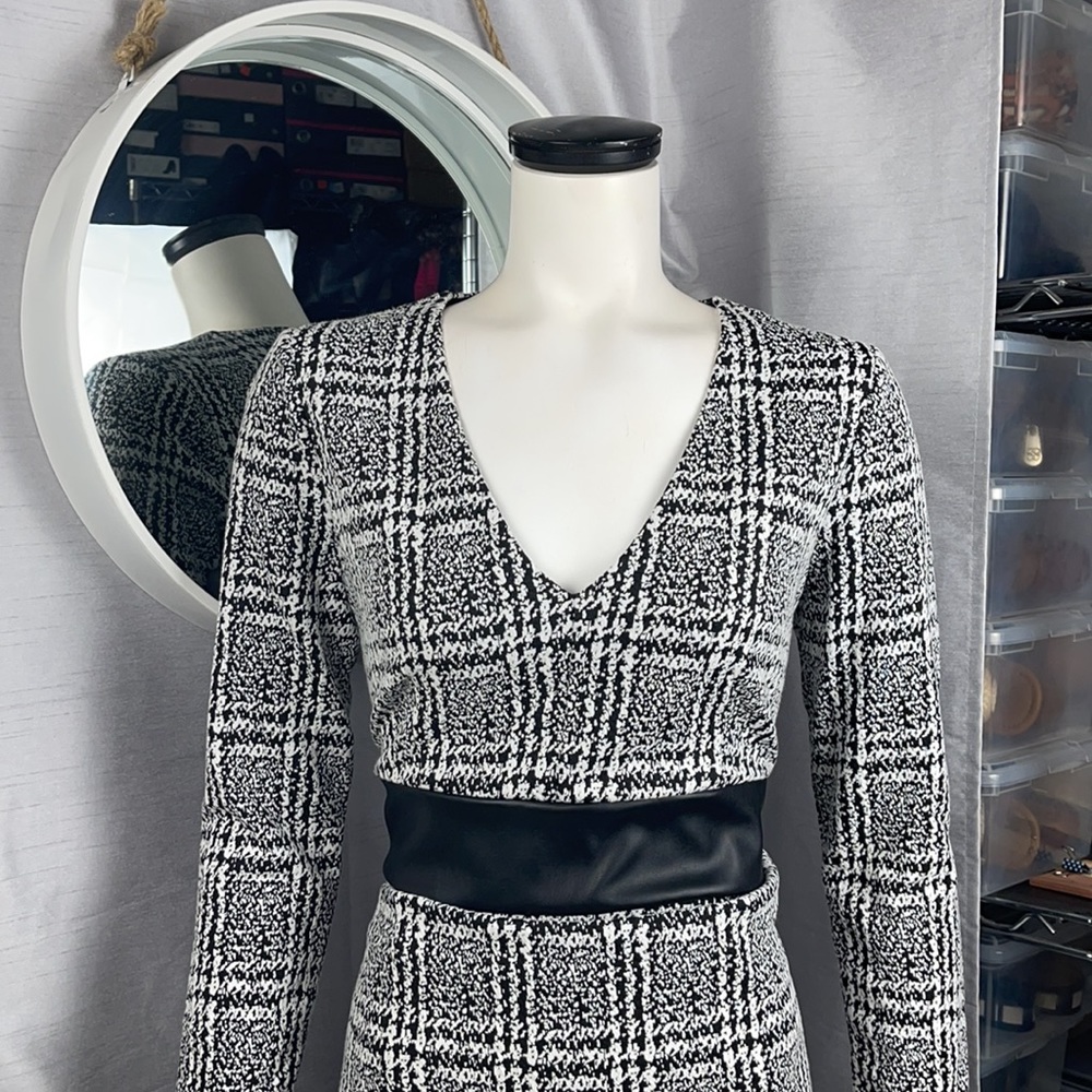 Michael Kors! Look Sharp In This One! - image 3